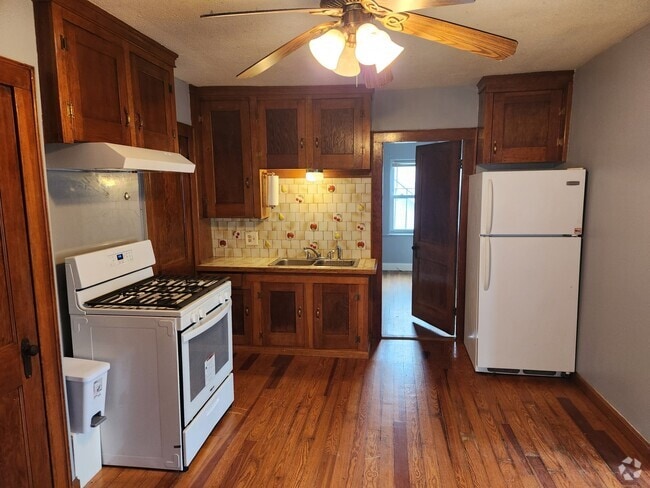 Building Photo - 259 Metacom Ave Unit 2B Rental