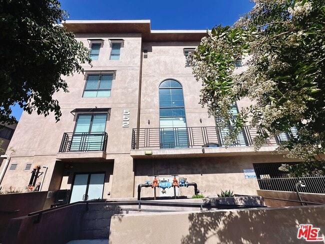 Building Photo - 552 N Hobart Blvd Unit 202 Rental