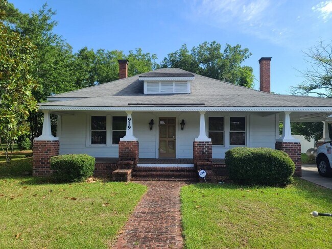 Front of House - 919 Elm St House