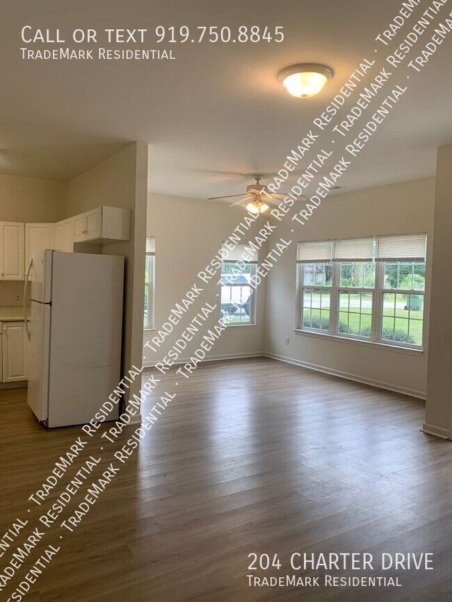 Photo - 204 Charter Dr
