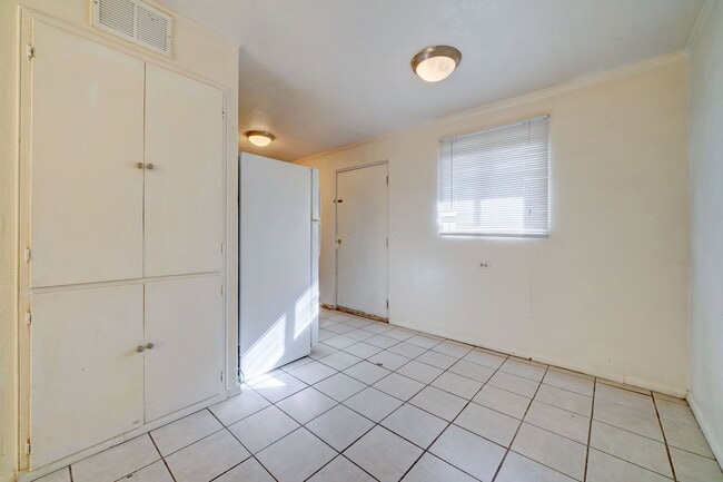 Photo - 251 W Northern Ave Unidad B