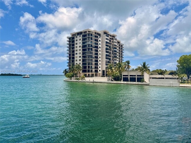 Building Photo - 801 N Venetian Dr Unit 408