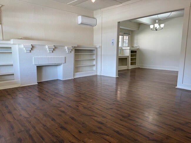 Photo - 860 W 56th St Unidad 1