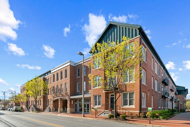 Photo - 35 E All Saints St