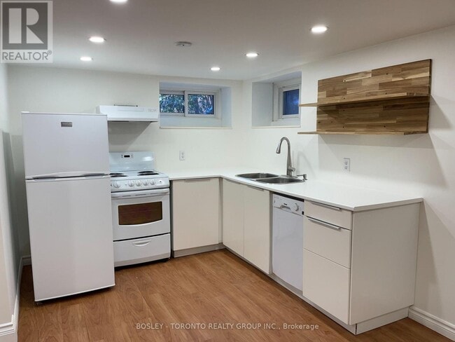 Photo - 216 Geoffrey St