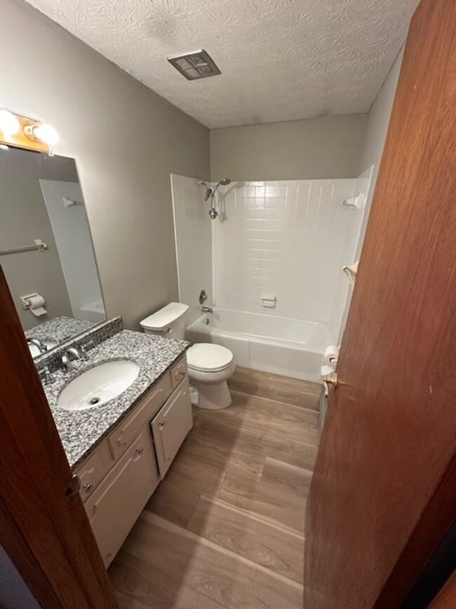 Photo - 247 Edwin St NW Unit 4