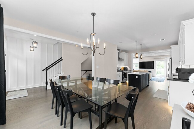 Photo - 516 Coates Ln