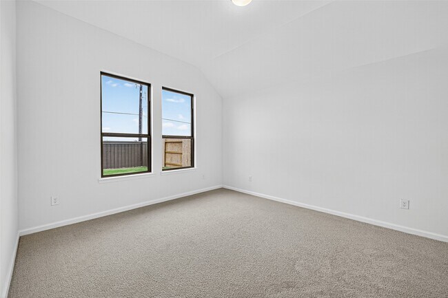 Building Photo - 407 Big Pne Trl