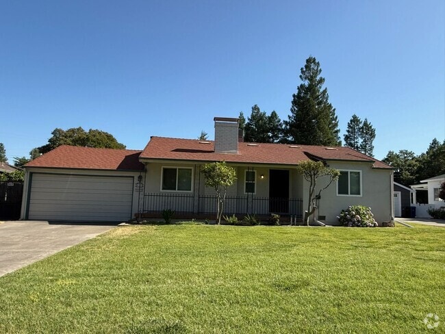 Building Photo - Spacious 3 bed 2 bathroom with 2 car garage Rental