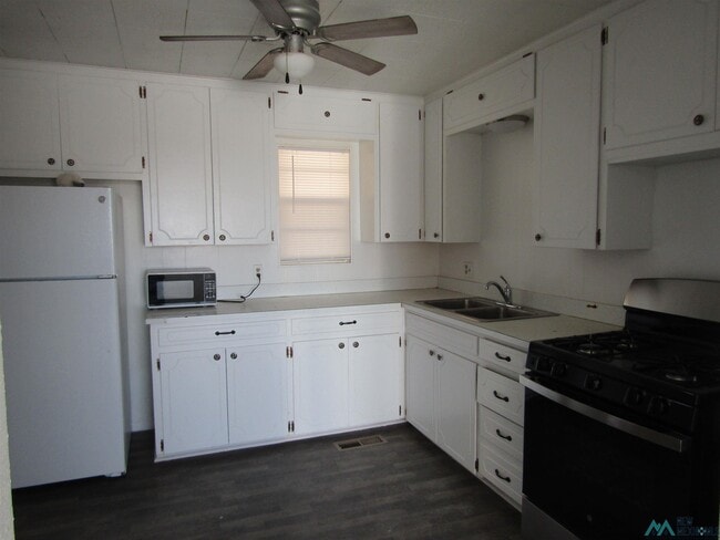 Photo - 3710 W Grand Ave