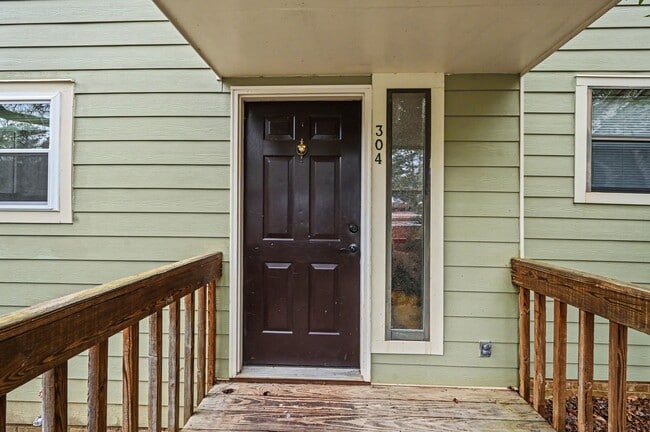 Photo - 304 Cedarwood Ln