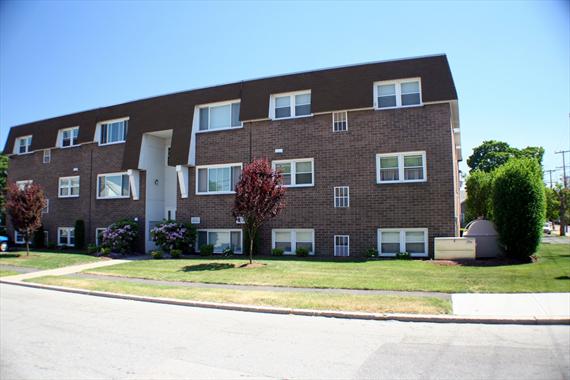 Photo - Maple Court Apartments