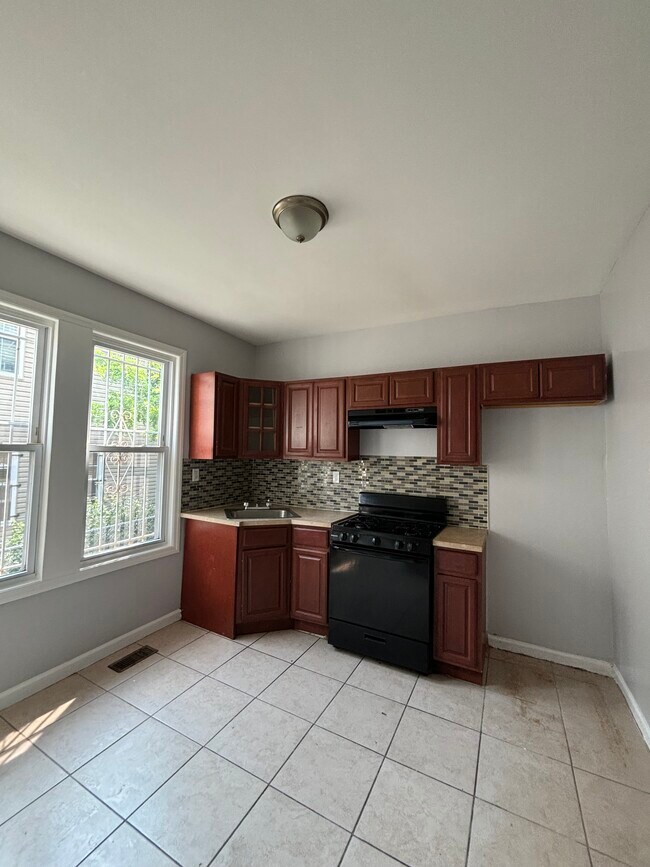 Photo - 641 15th Ave Apartments