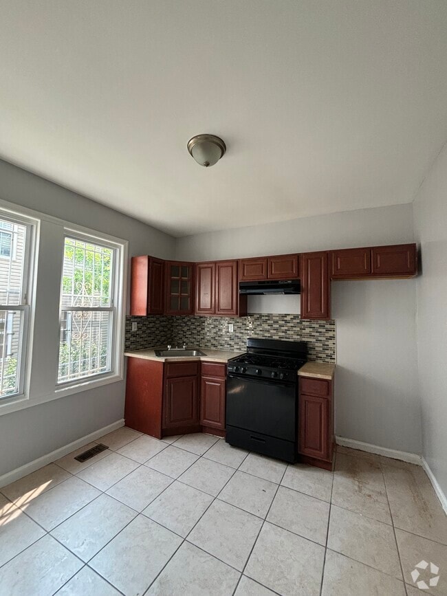 Building Photo - 641 15th Ave Rental