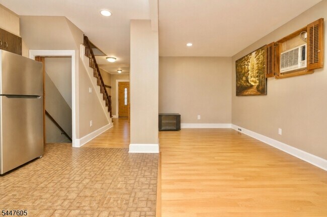 425 Davis Ave