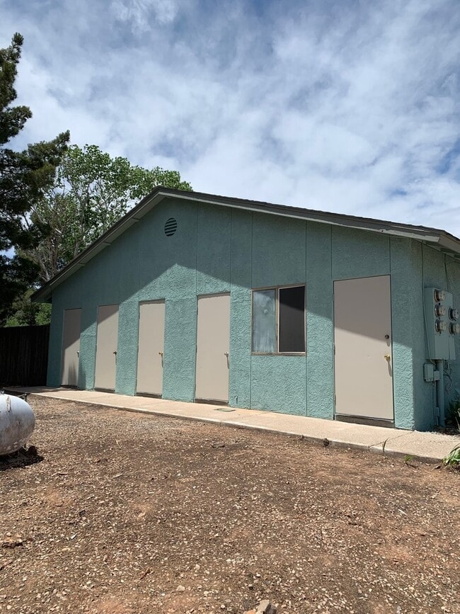 Photo - FOUR-PLEX SINGLE LEVEL APARTMENT - CLARKDALE
