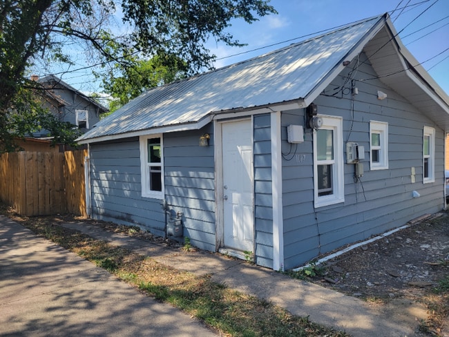 Building Photo - 1107 1st Ave N