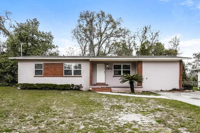 Building Photo - 7832 Denham Rd E