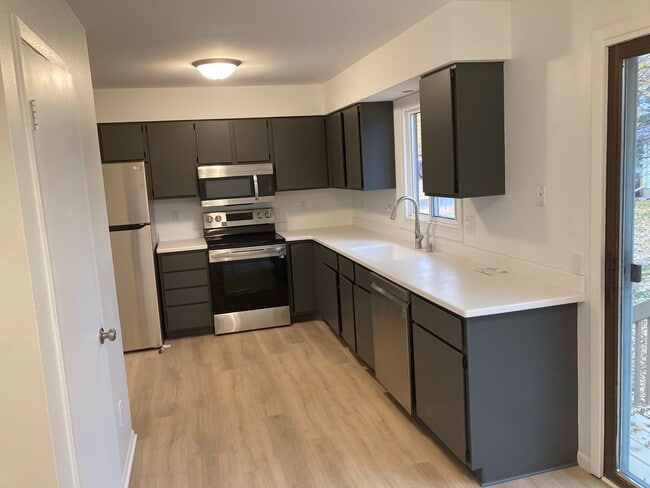 Photo - 431 N Thompson Rd