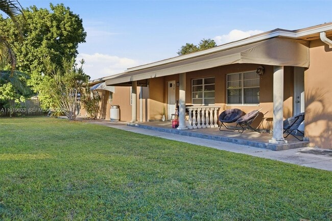 Photo - 2445 SW 18th St Unit 3