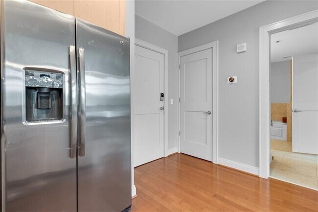 905 Juniper St NE Unit 401