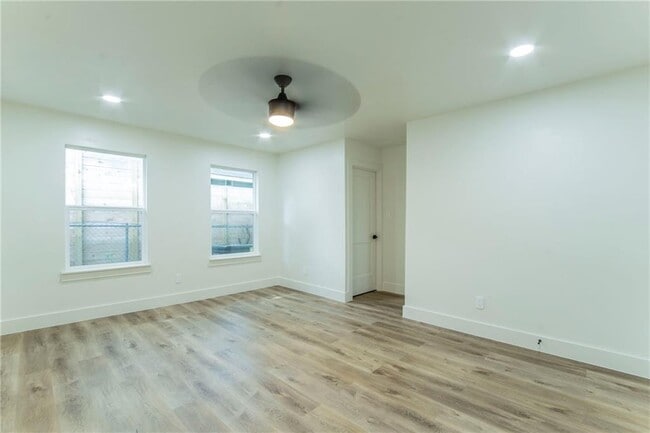 Photo - 601 E 50th St