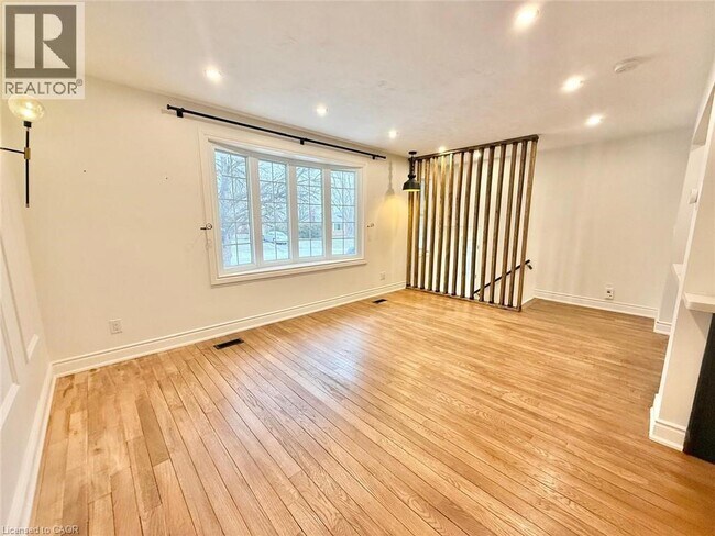 Photo - 12 Foster Crescent