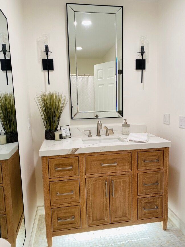 Building Photo - 180 Vista Ln Unit 125