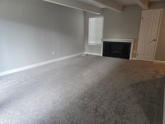 Photo - 2300 G St Unit #8