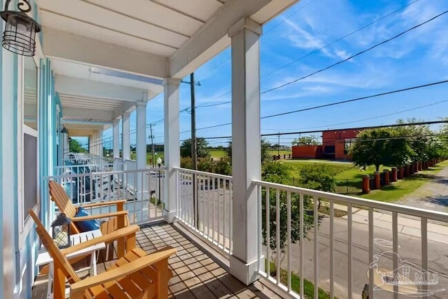 Photo - 321 N De Villiers St