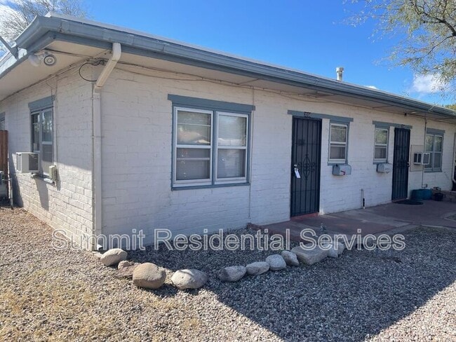 Building Photo - 3558 E Fairmount St Rental
