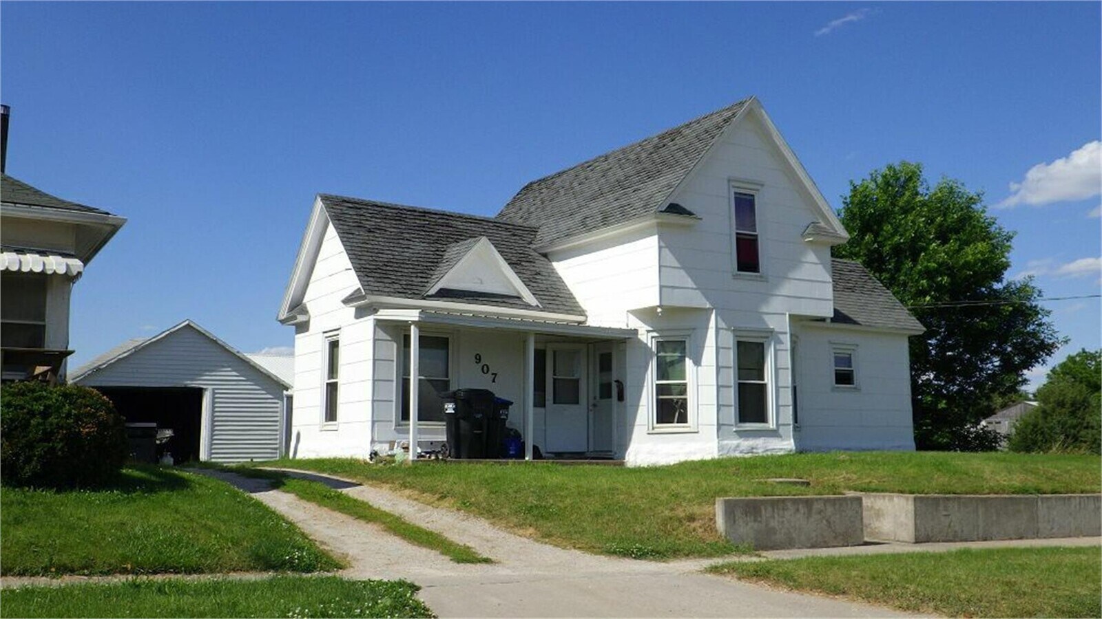 Photo - 907 W 3rd St House