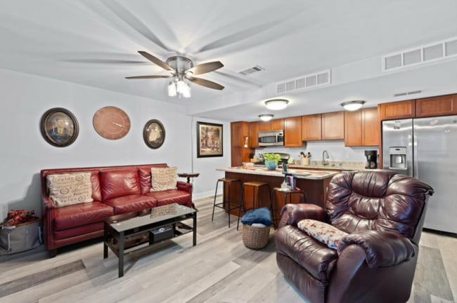 Sala de estar y cocina - Planta abierta - 1150 Rue La Chelle Walk Unidad Villas on Olive