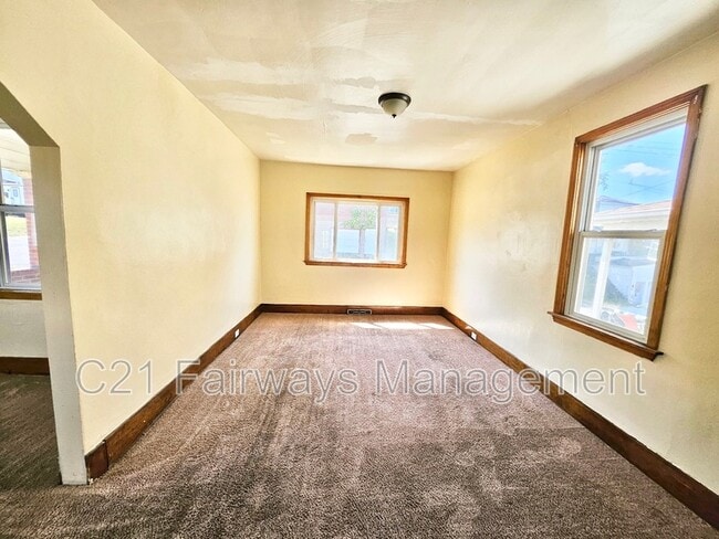 Photo - 1035 Lysle Ave