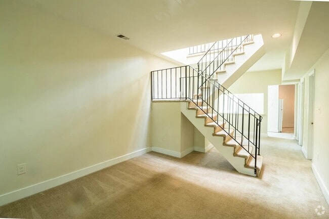 Building Photo - 1810 Ingleside Terrace NW Rental