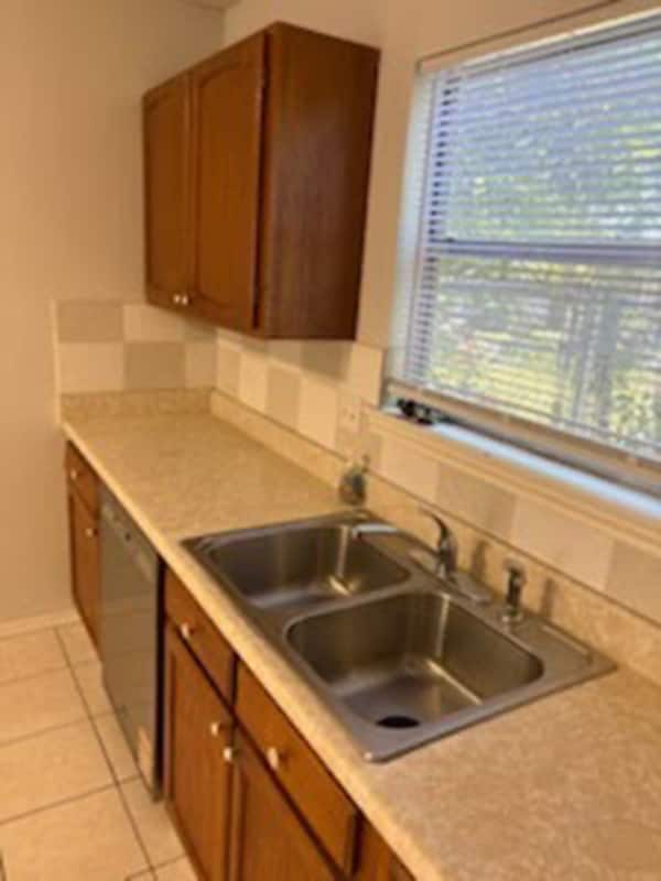 Photo - 5922 Lakedale St