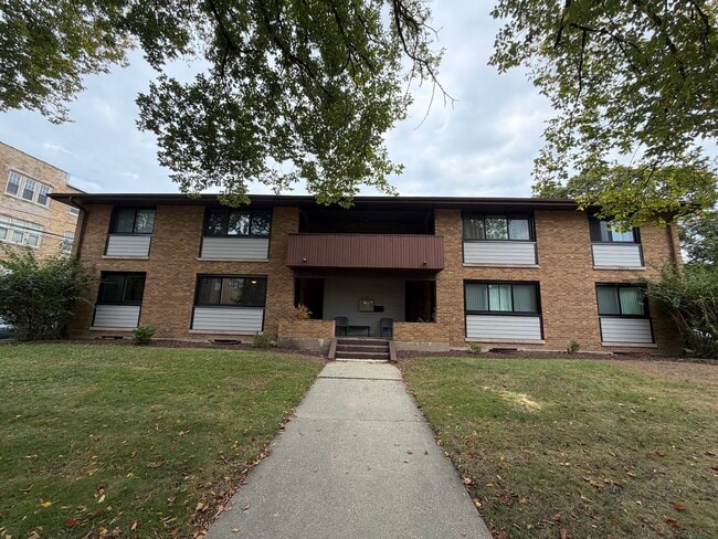 Building Photo - 1605 Monroe St Unit 1