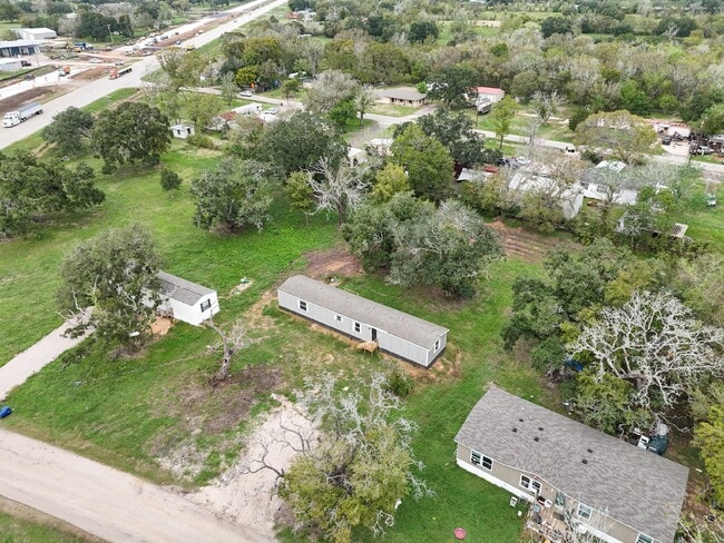 Photo - Charming 3-Bed, 2-Bath Retreat on Country Oaks Street, Brazoria!