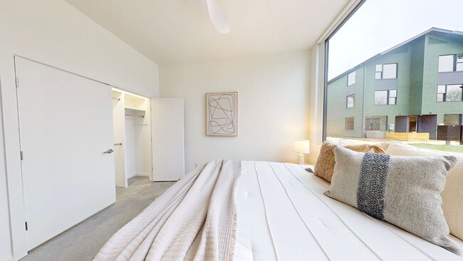 Photo - Professional Coliving - Private Room & Walk-in Closet - Utilities Included!