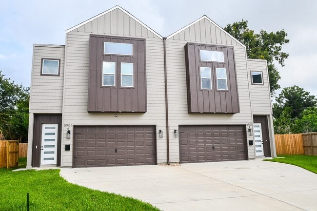 Photo - 5901 Crest Ct