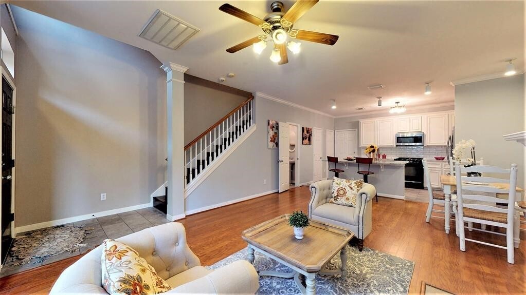 Photo - 2104 Gillette St