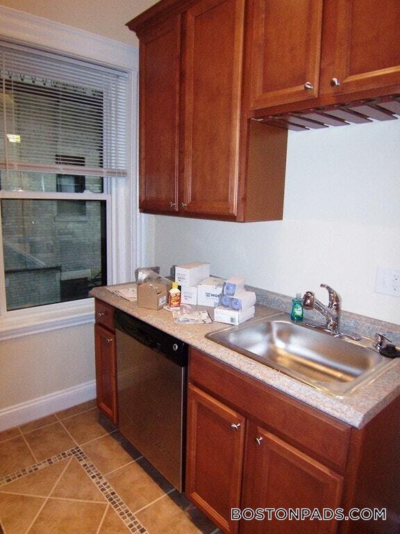 Building Photo - 61 Park Dr Unit 17
