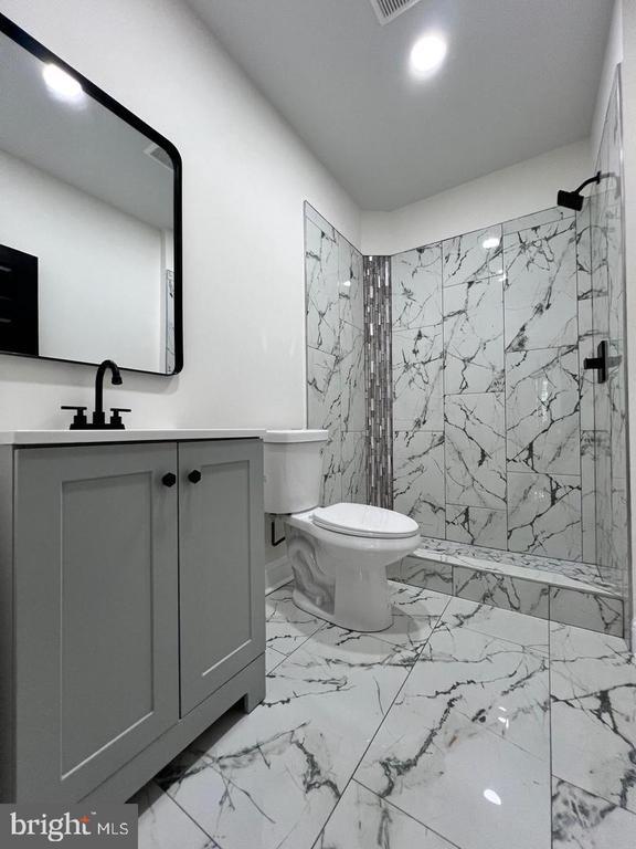 Photo - 6645 Vandike St