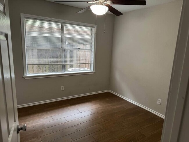 Photo - 1609 Camille St