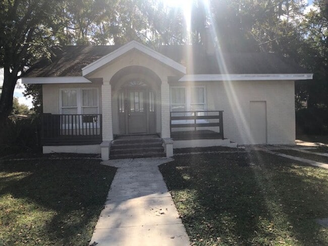 Building Photo - 3 Bed 1 Bath Home | Pet Friendly | Washer ...