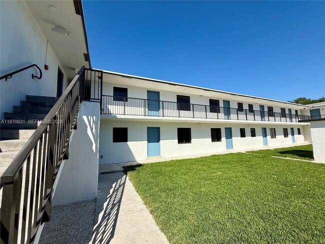 Photo - 180 NE 57th St Unidad 14