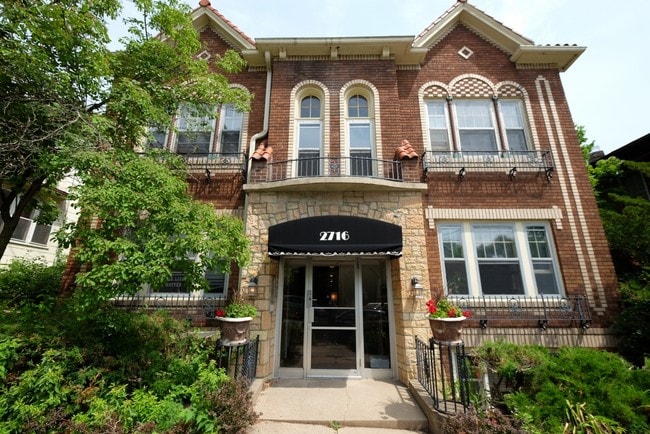 Photo - Linden Hills- 2716