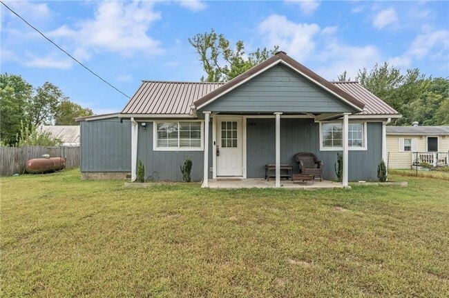 Building Photo - 301 Melton Dr Rental
