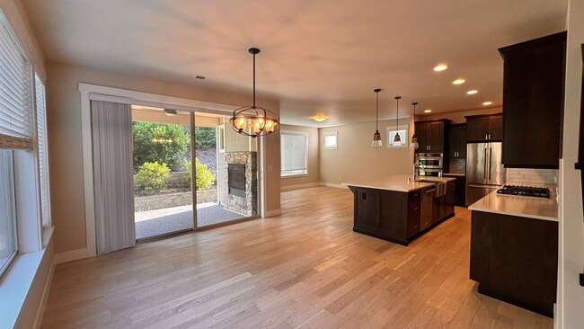 3755 Monterey Ct NE