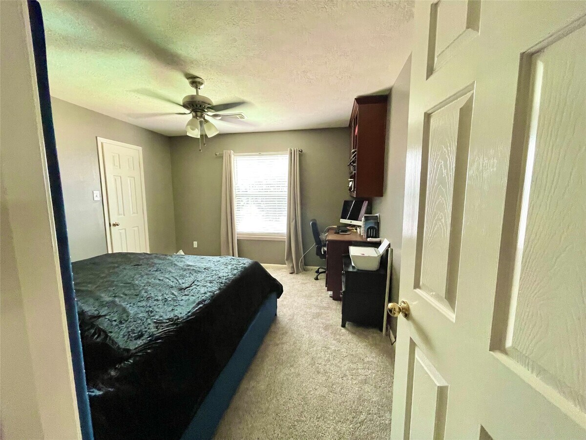 Photo - 2411 Fox River Ln